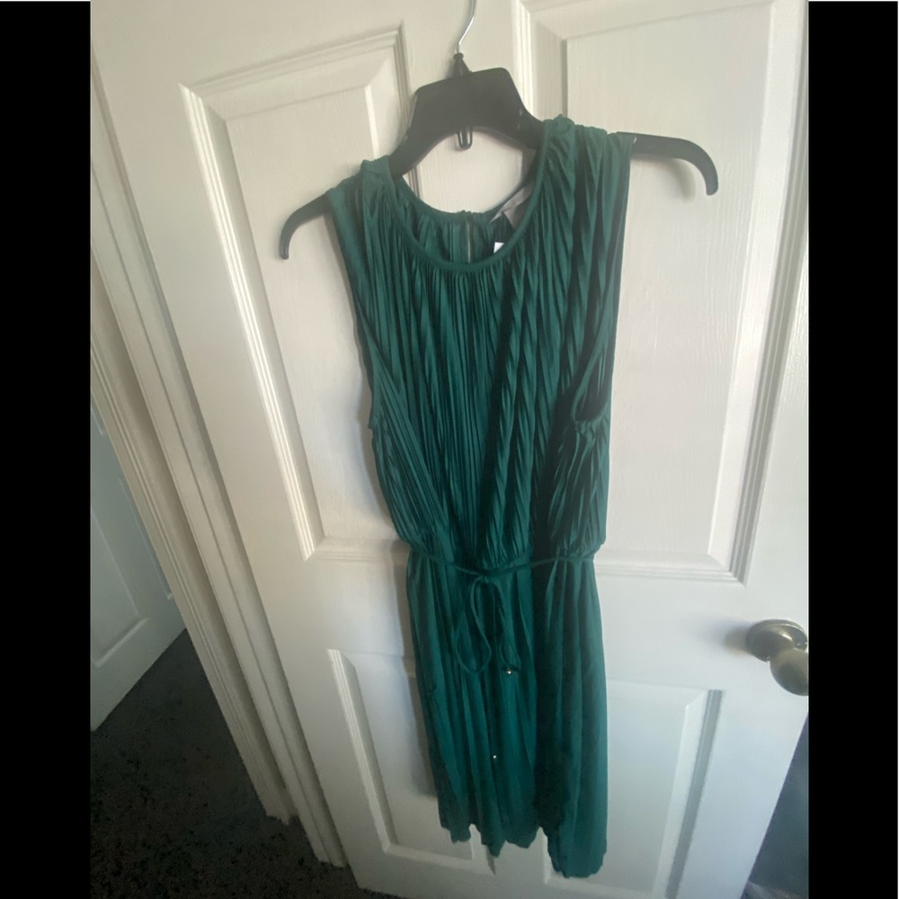 NWT Emerald green pleated dress, tie waist, back gold button closure. H&M XL.